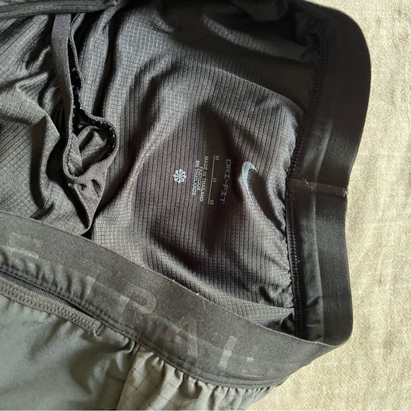 Nike Black Athletic Shorts - Picture 2 of 3